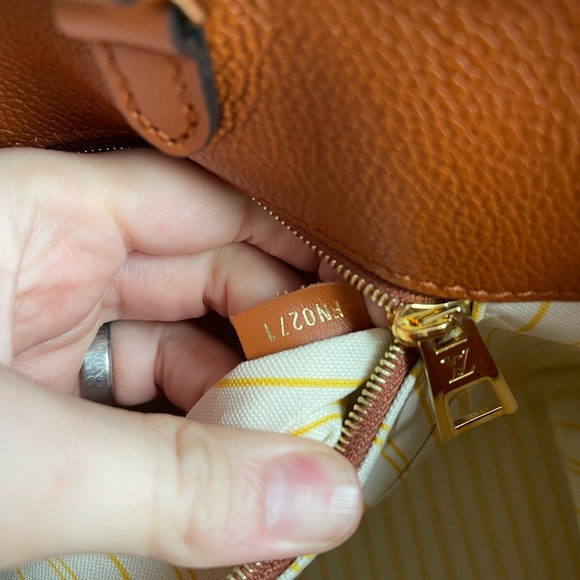Louis Vuitton Onthego GM Tan Raffia - Picture 5 of 10